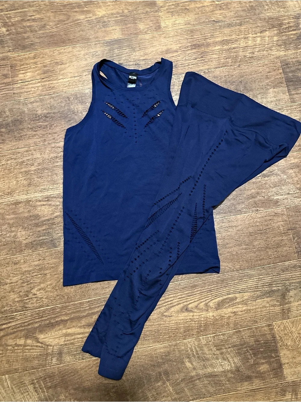 VICTORIA'S SECRET SEAMLESS LAZER CUT LEGGING SET XL
